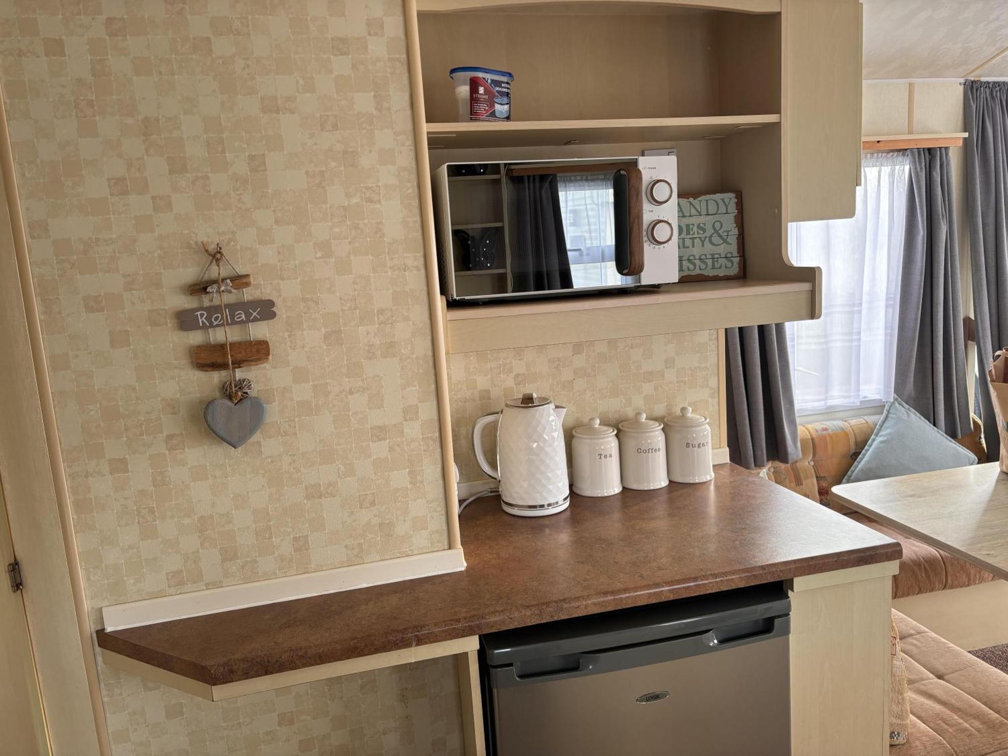 Lovely 2 Bedroom Static Caravan Brean Somerset Chalet Burnham-on-Sea