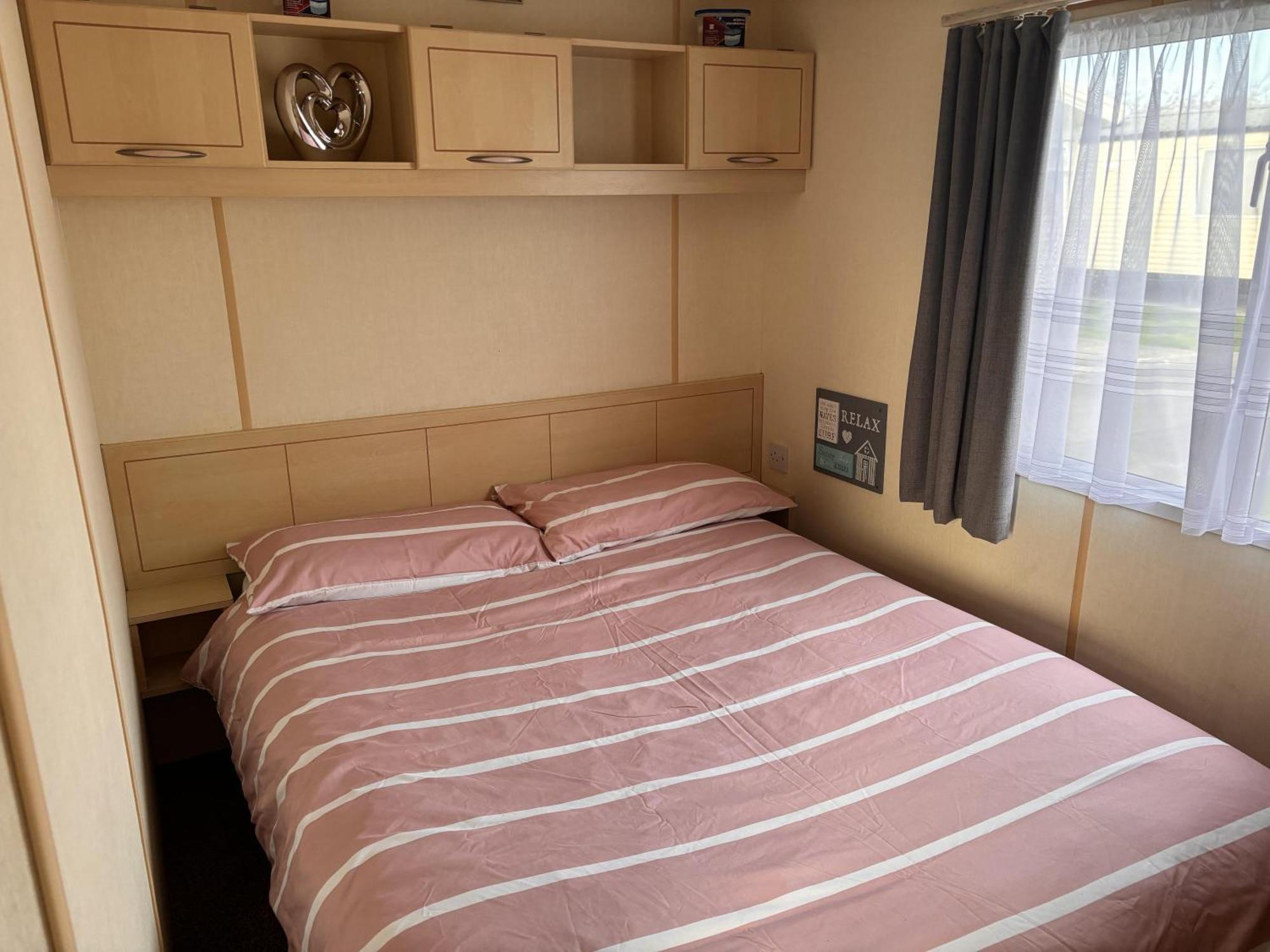 Chalet Lovely 2 Bedroom Static Caravan Brean Somerset Burnham-on-Sea