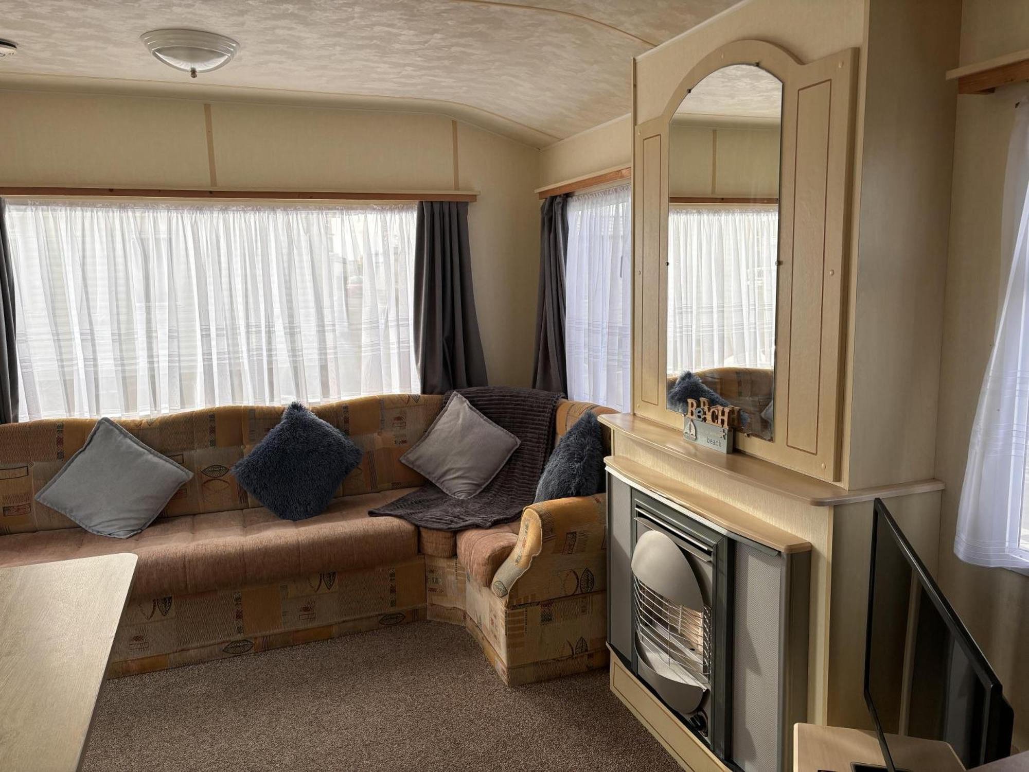 Chalet Lovely 2 Bedroom Static Caravan Brean Somerset